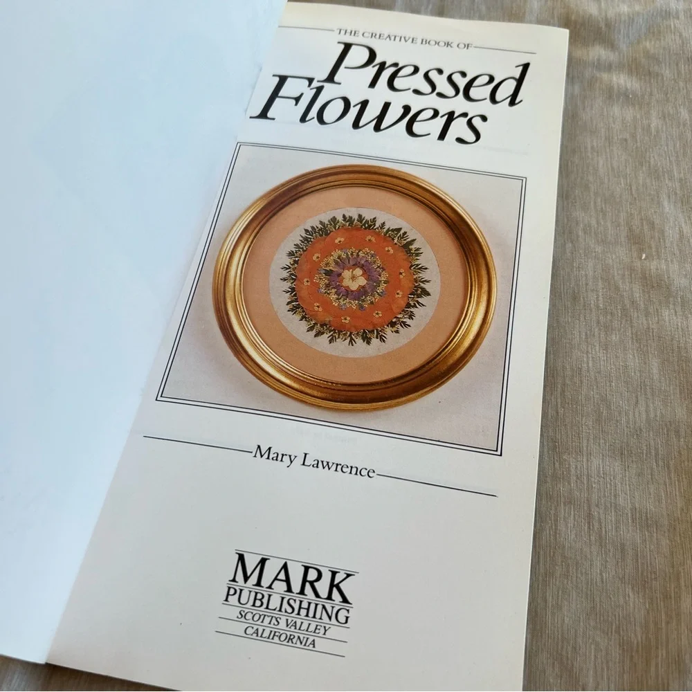 The Creative Book of Pressed Flowers Mary Lawrence 1989 DIY Craft‎ Vintage